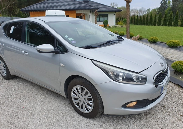 Kia Ceed cena 24900 przebieg: 144000, rok produkcji 2013 z Staszów małe 106